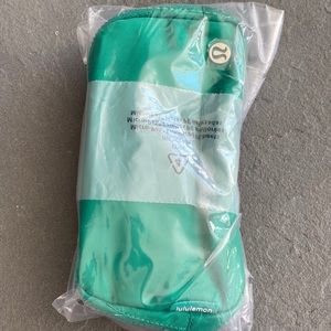 LULULEMON Belt Bag. NWT. EMERALD ICE